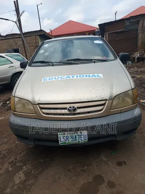 Toyota Sienna 2002 Gold