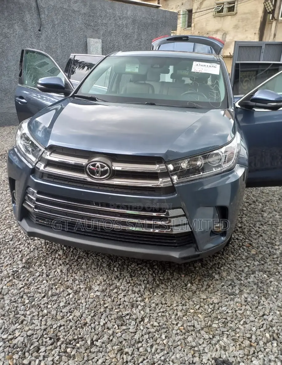 Toyota Highlander XLE 2019 Blue