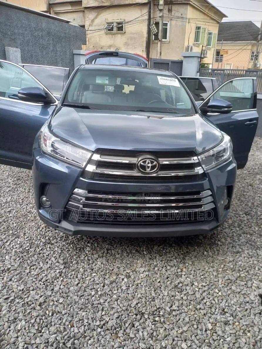 Toyota Highlander XLE 2019 Blue