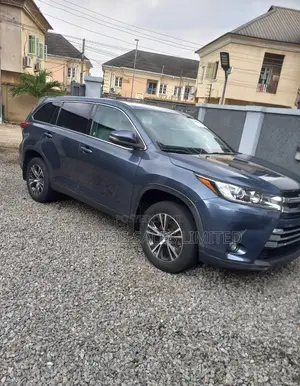 Toyota Highlander XLE 2019 Blue