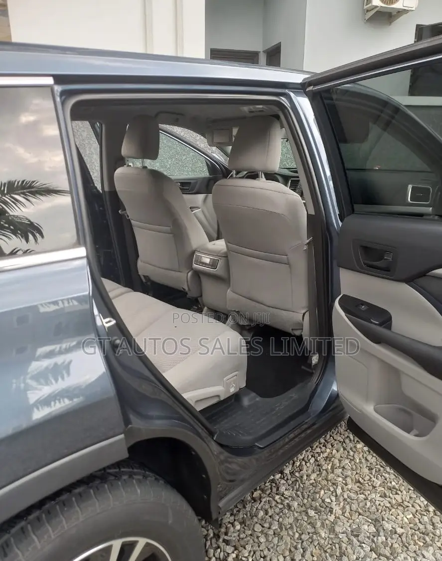 Toyota Highlander XLE 2019 Blue
