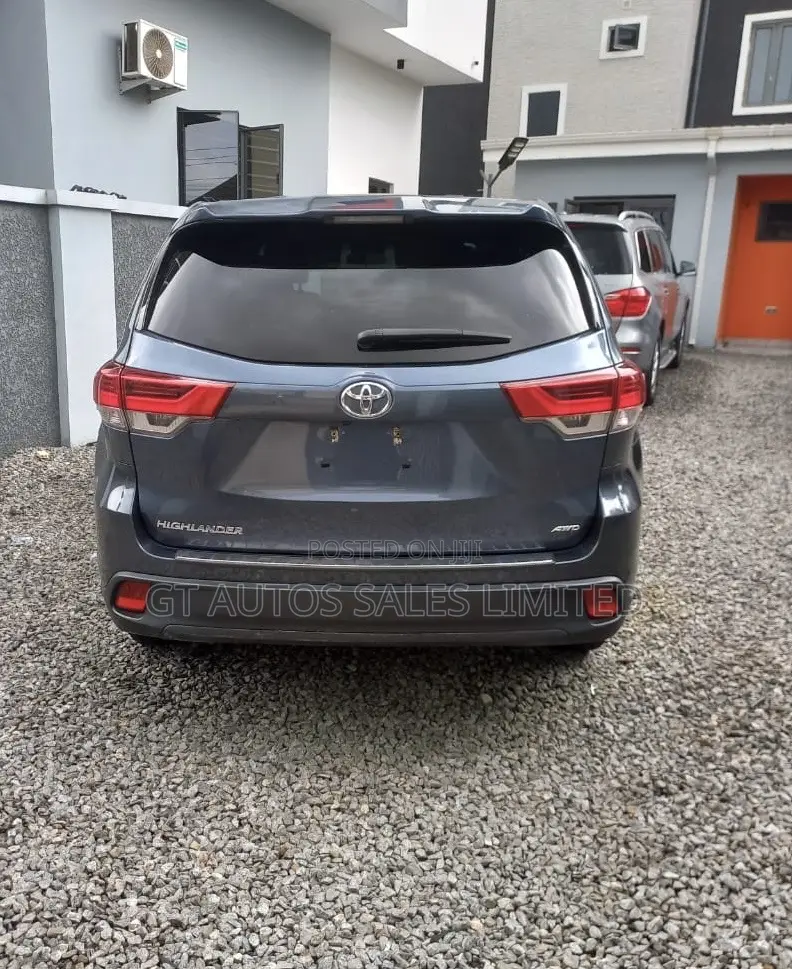 Toyota Highlander XLE 2019 Blue