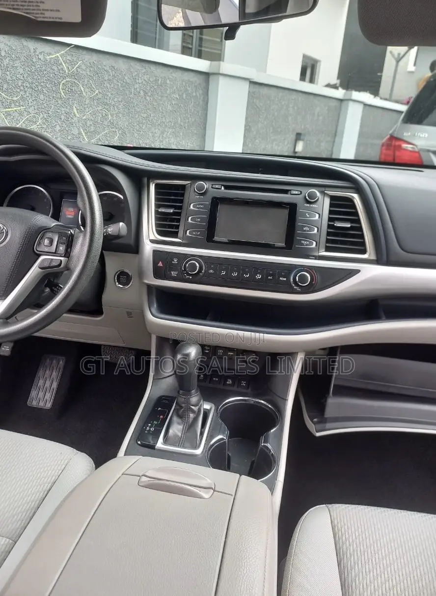 Toyota Highlander XLE 2019 Blue