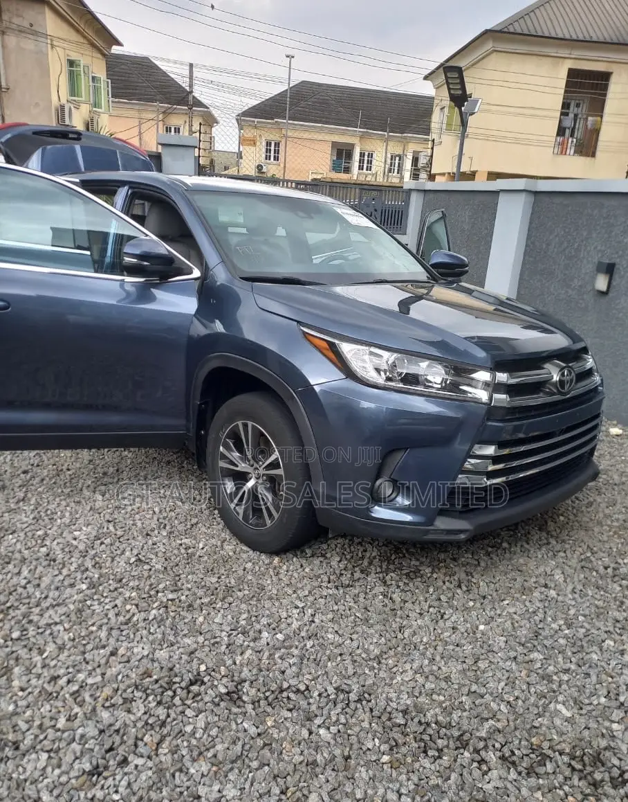 Toyota Highlander XLE 2019 Blue