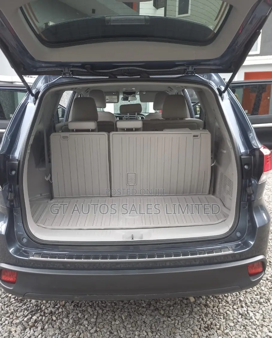 Toyota Highlander XLE 2019 Blue
