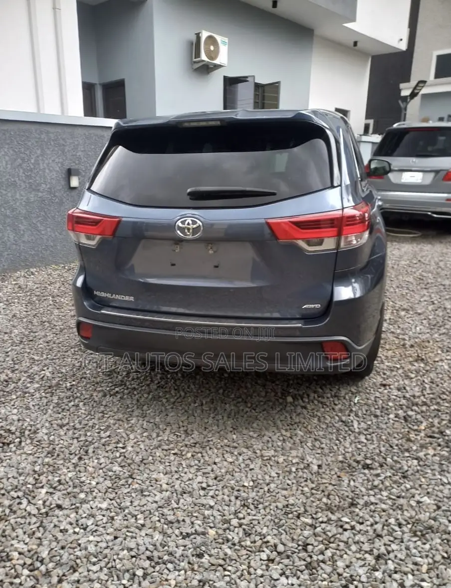 Toyota Highlander XLE 2019 Blue