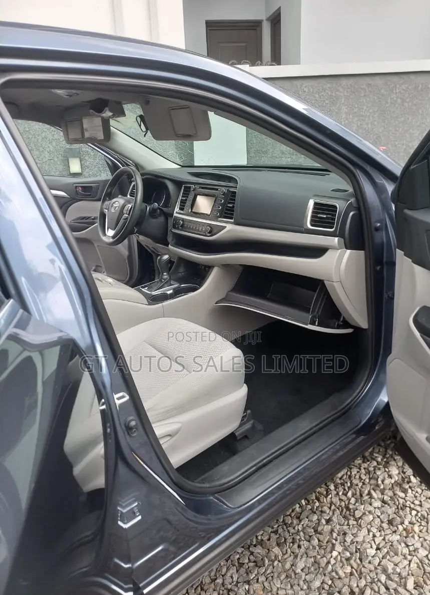 Toyota Highlander XLE 2019 Blue