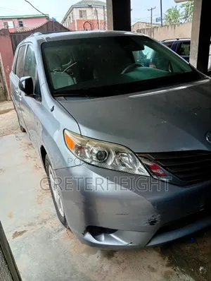 Toyota Sienna 2014 Silver
