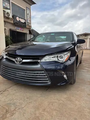 Toyota Camry XLE 4dr Sedan (2.5L 4cyl 6A) 2016 Green