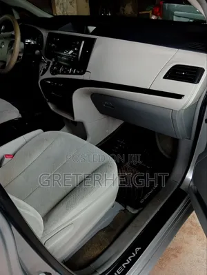 Toyota Sienna 2014 Silver