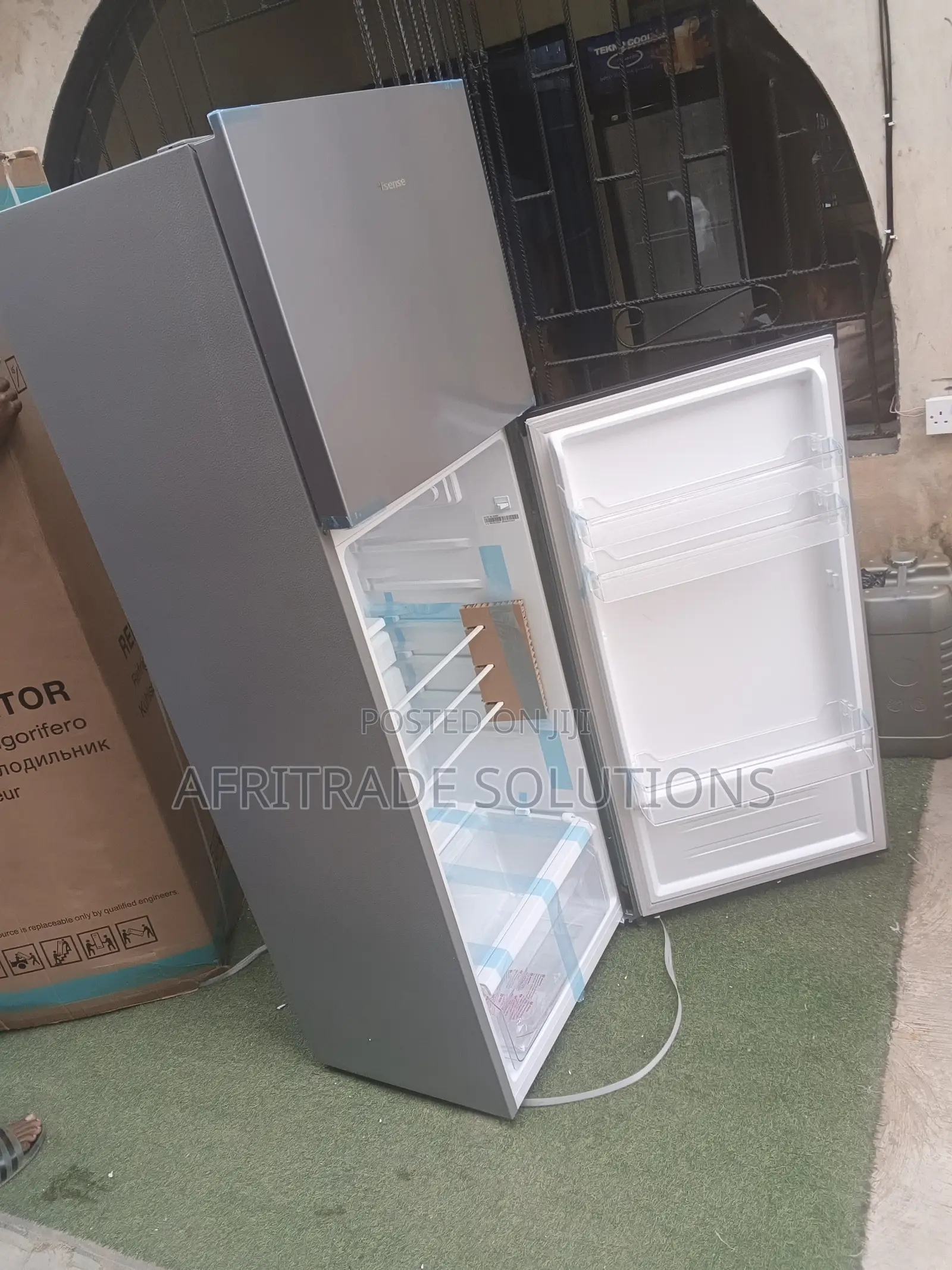 Hisense REF306DR 306L Refrigerator With Spacious Freezer