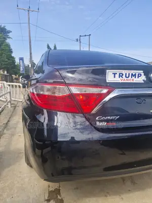 Toyota Camry LE 4dr Sedan (2.5L 4cyl 6A) 2015 Green