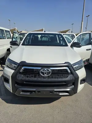 Toyota Hilux 2022 White