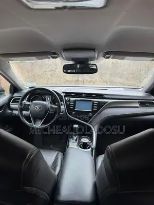 Toyota Camry SE FWD (2.5L 4cyl 8AM) 2018 Black