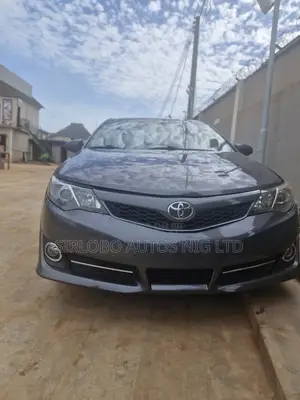 Toyota Camry SE 4dr Sedan (2.5L 4cyl 6A) 2013 Gray
