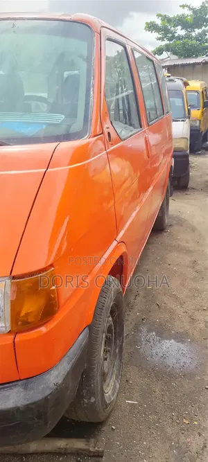 Volkswagen Transporter 2024 Orange