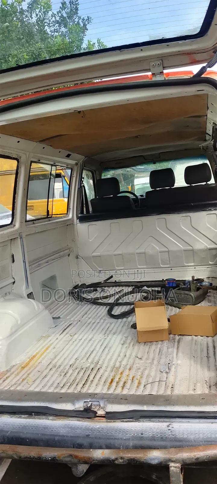 Volkswagen Transporter 2024 Orange