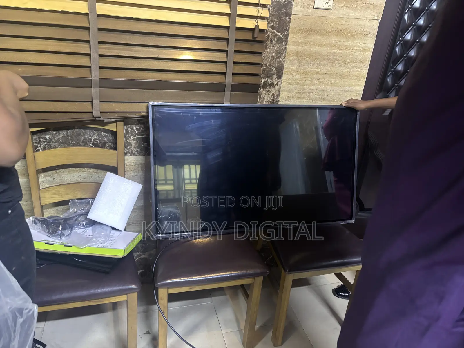 43 Inches Wall Mount Display