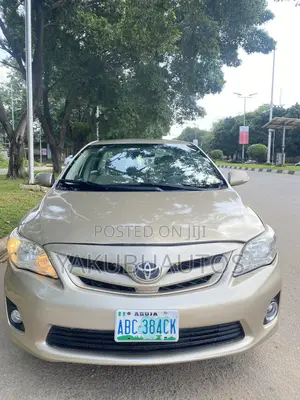 Toyota Corolla LE 4dr Sedan (1.8L 4 cyl 4A) 2009 Gold