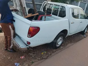 Mitsubishi L200 2005 White