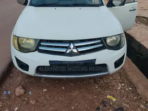 Mitsubishi L200 2005 White