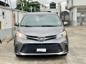 Toyota Sienna LE AWD (3.5L 6cyl 8A) 2018 Gray