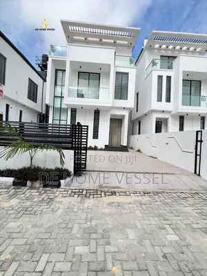 5bdrm Duplex in Chevron for sale