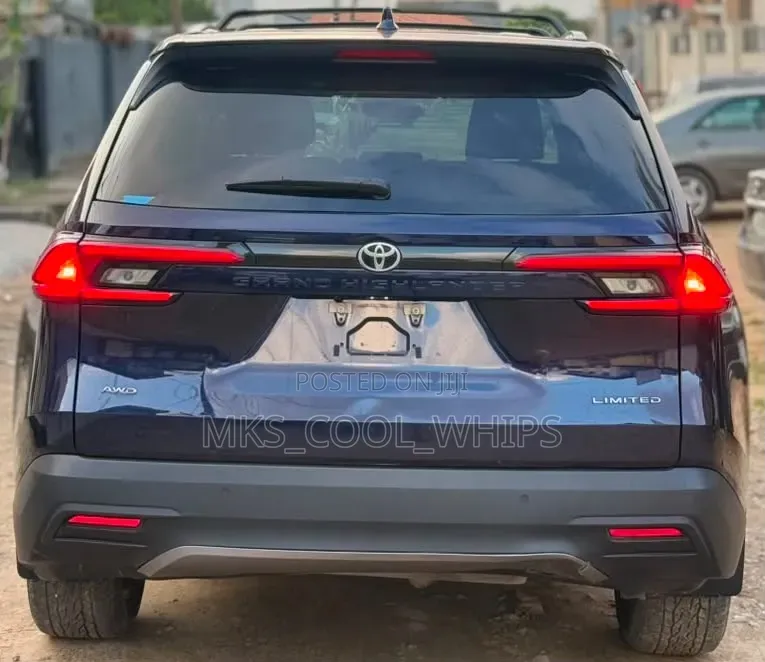 Toyota Highlander 2025 Blue