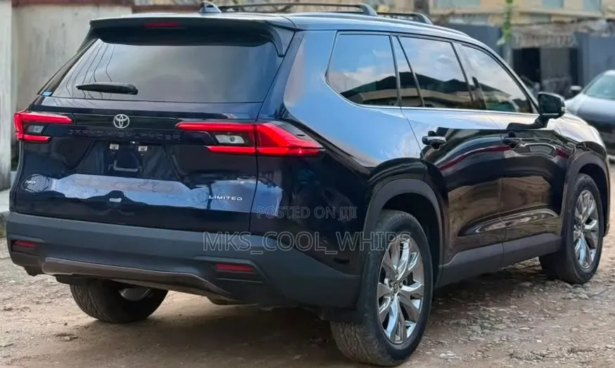 Toyota Highlander 2025 Blue