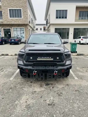 Toyota Tundra 1794 5.7L V8 4x2 CrewMax 5.6 ft. box 145.7 in. WB 2017