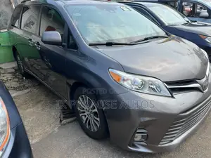 Toyota Sienna Limited Premium (3.5L 6cyl 8A) 2018 Gray