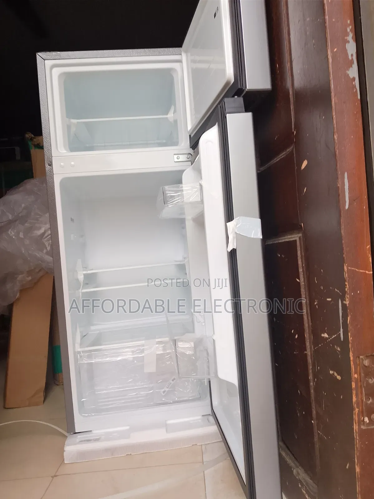 Hisense 124l Refrigerator With a Tempered Glass Selves