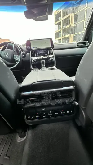 Lexus LX 2023 Green