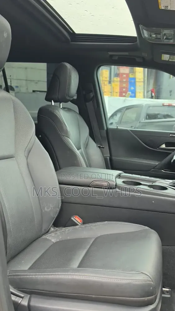 Lexus LX 2023 Green