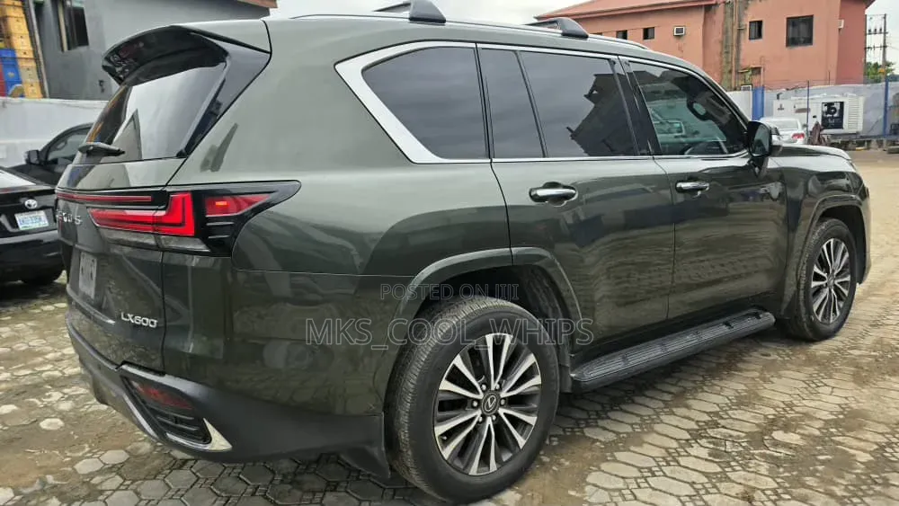 Lexus LX 2023 Green