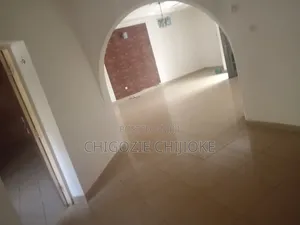 3bdrm Block of Flats in Private Apartment, Utako for rent