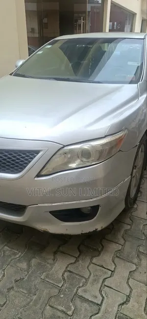 Toyota Camry SE 4dr Sedan (2.5L 4cyl 6A) 2011 Silver