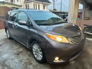 Toyota Sienna Limited 7 Passenger 2011 Gray