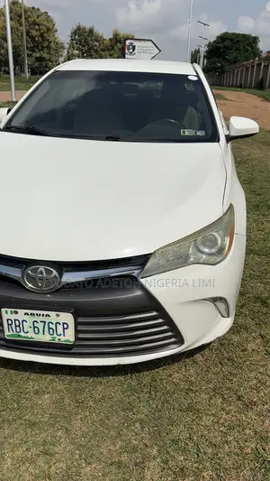 Toyota Camry LE 4dr Sedan (2.5L 4cyl 6A) 2016 White