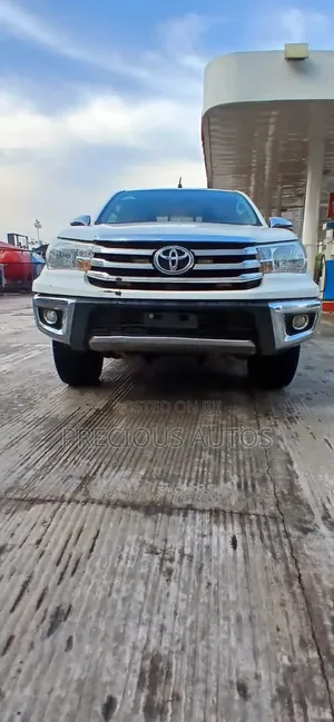 Toyota Hilux 2018 White