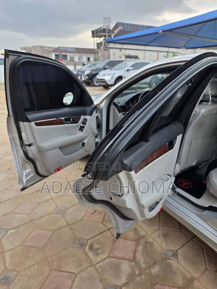 Mercedes-Benz C300 2011 Silver