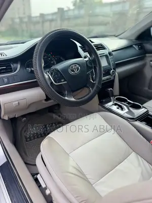 Toyota Camry XLE V6 4dr Sedan (3.5L 6cyl 6A) 2013 Silver
