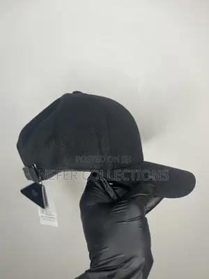 HeyHat Designer Face Cap - Black