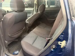 Toyota Matrix Hatchback FWD (1.8L 4cyl 5M) 2005 Blue