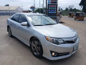Toyota Camry SE V6 4dr Sedan (3.5L 6cyl 6A) 2012 Silver