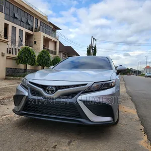 Toyota Camry SE 2024 Silver