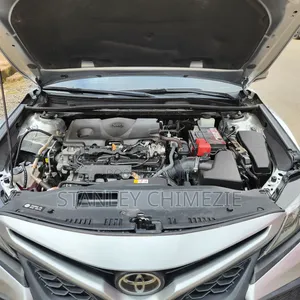 Toyota Camry SE 2024 Silver