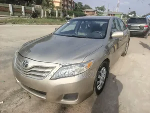 Toyota Camry LE 4dr Sedan (2.4L 4cyl 5A) 2009 Gold