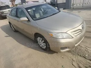 Toyota Camry LE 4dr Sedan (2.4L 4cyl 5A) 2009 Gold