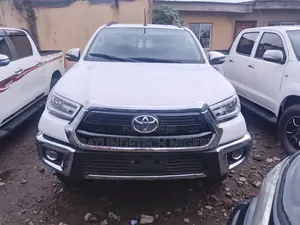 Toyota Hilux 2020 White